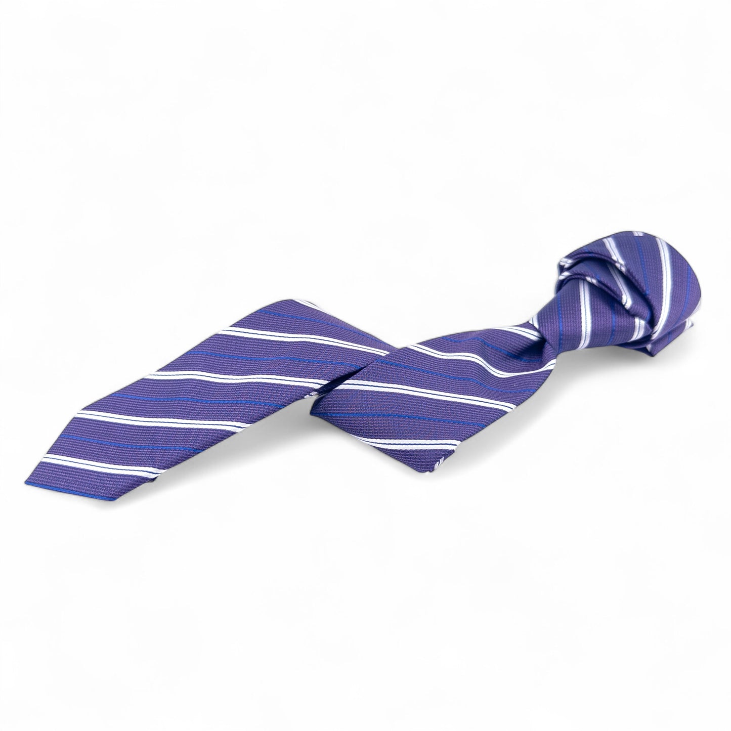 Corbata Morada con Rayas Blancas y Azules – Estilo Moderno
