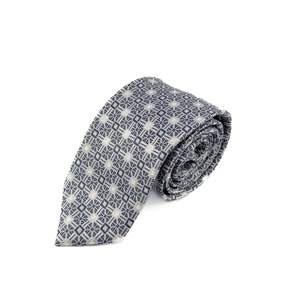 Corbata Gris con Patrón Geométrico – Sofisticación y Modernidad