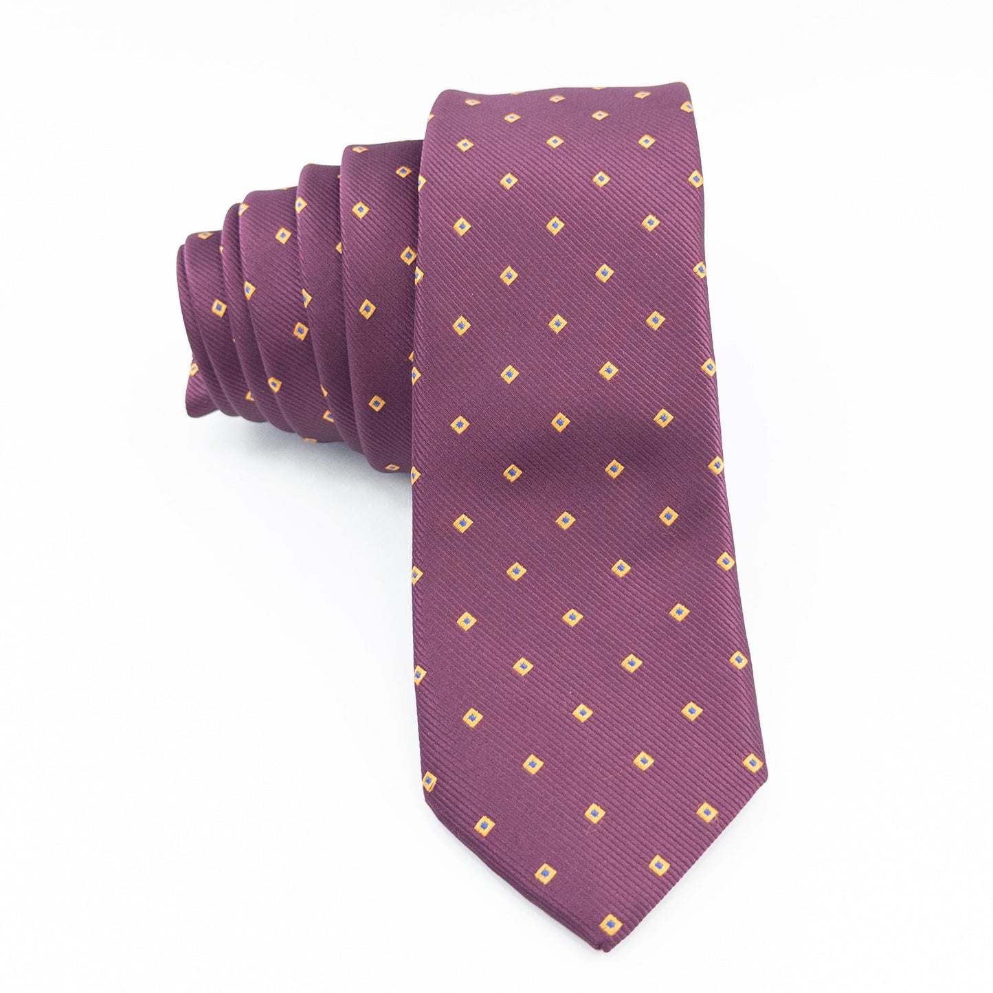 Corbata Elegante con Diseño Geométrico en Vino y Amarillo