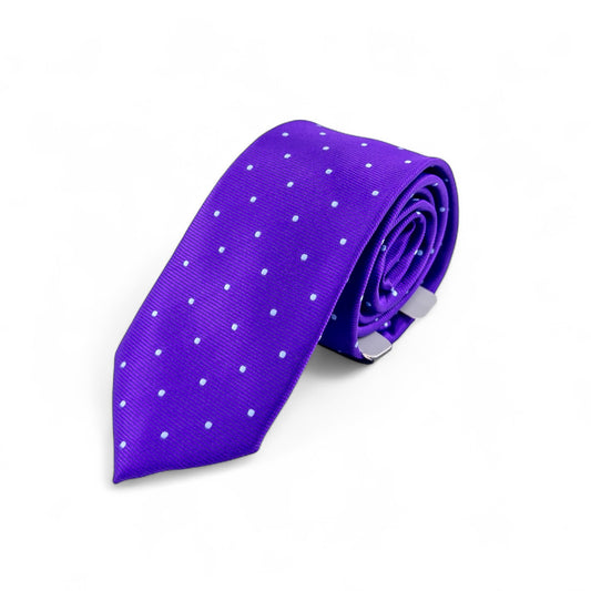 Corbata Morada con Puntos Azul Cielo – Estilo Moderno