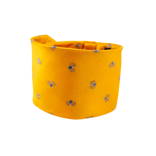 Corbata Amarilla con Motivos de Araña Bordados