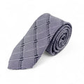 Corbata Gris con Tonos Blanco y Negro con Patrón Escocés – Estilo Moderno