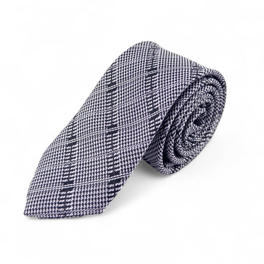 Corbata Gris con Tonos Blanco y Negro con Patrón Escocés – Estilo Moderno