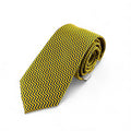 Corbata Amarilla con Patrón Zigzag Negro – Estilo Moderno
