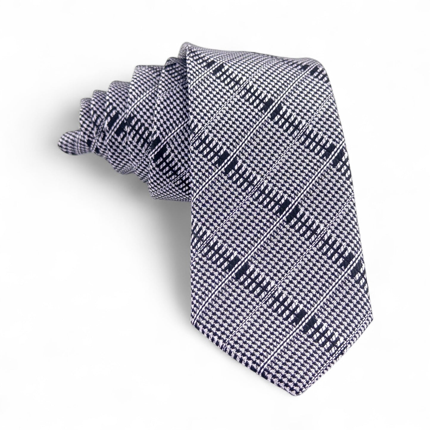 Corbata Gris con Tonos Blanco y Negro con Patrón Escocés – Estilo Moderno
