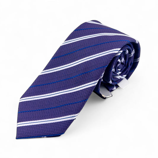 Corbata Morada con Rayas Blancas y Azules – Estilo Moderno
