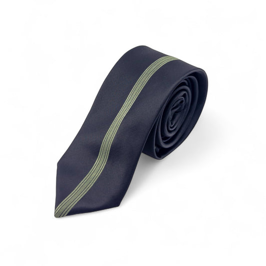 Corbata Negra con Franja Verde – Estilo Moderno