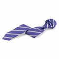 Corbata Morada con Rayas Blancas y Azules – Estilo Moderno