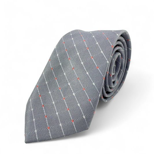 Corbata gris con patrón de cuadros y detalles rojos