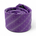 Corbata morada con microdiseños geométricos