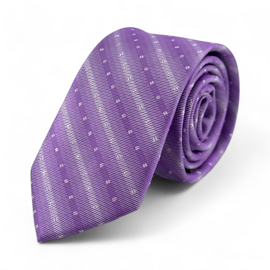 Corbata morada con microdiseños geométricos